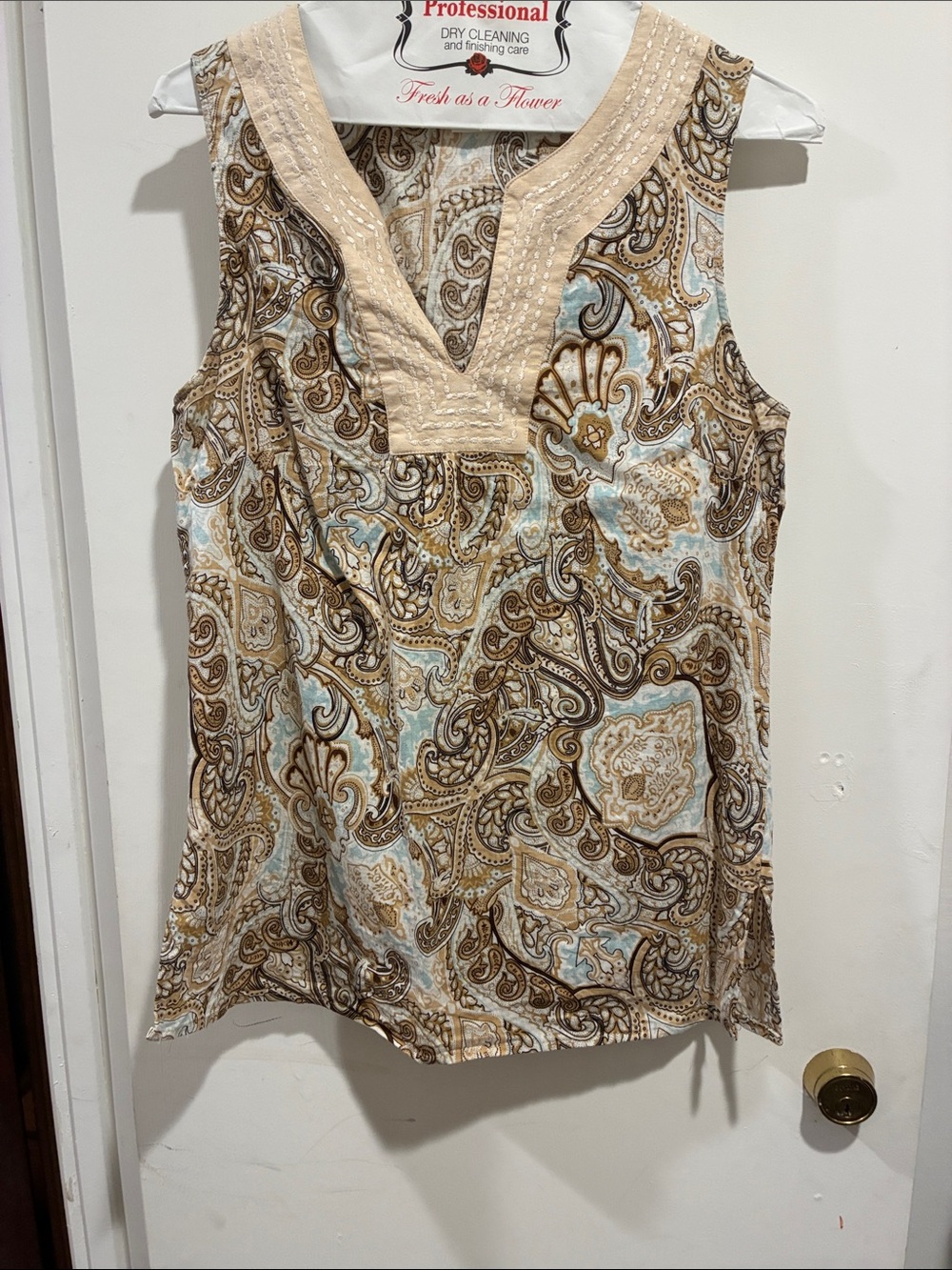 Telluride Clothing Company Sleeveless Paisley V-Neck Women’s Top